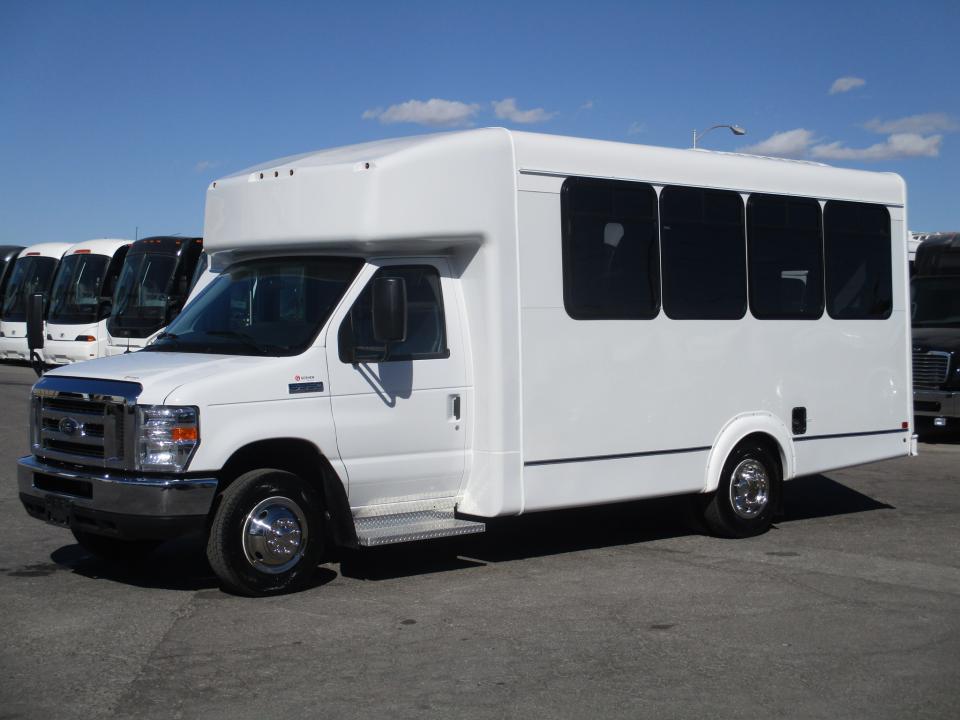 2018 Goshen Impulse Lift Equipped Shuttle S01401 - Image 3