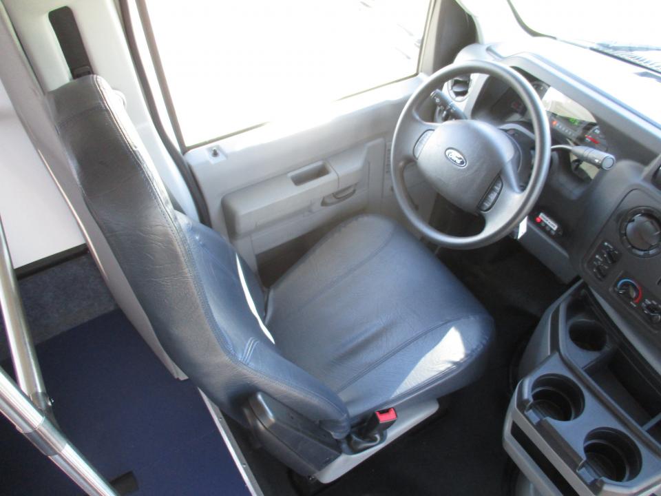 2018 Goshen Impulse Lift Equipped Shuttle S01401 - Image 11