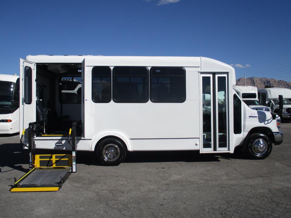 2018 Goshen Impulse Lift Equipped Shuttle S01401 - Image 4