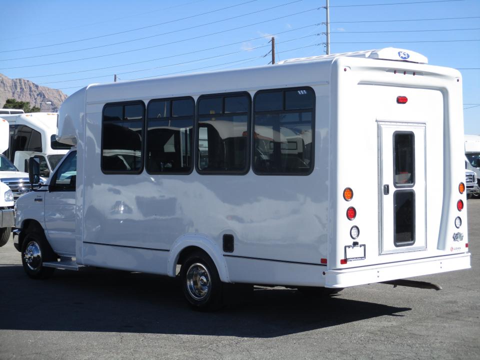 2018 Goshen Impulse Lift Equipped Shuttle S01401 - Image 5