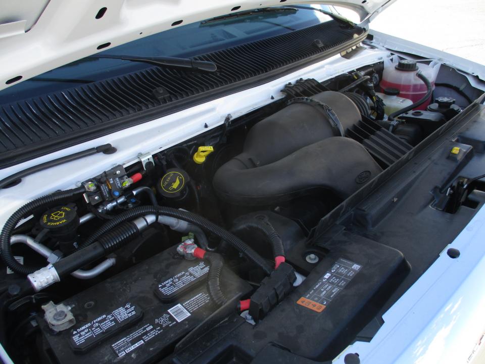 2018 Goshen Impulse Lift Equipped Shuttle S01401 - Image 12