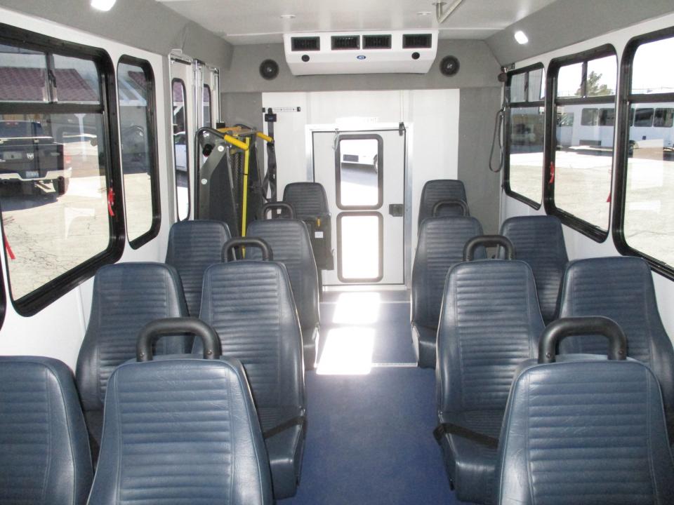 2018 Goshen Impulse Lift Equipped Shuttle S01401 - Image 9