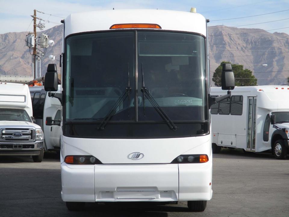 2012 MCI J4500 Coach with ISX Cummins C66271 - Image 2