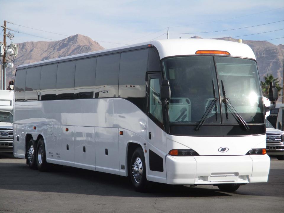 2012 MCI J4500 Coach with ISX Cummins C66271 - Image 3