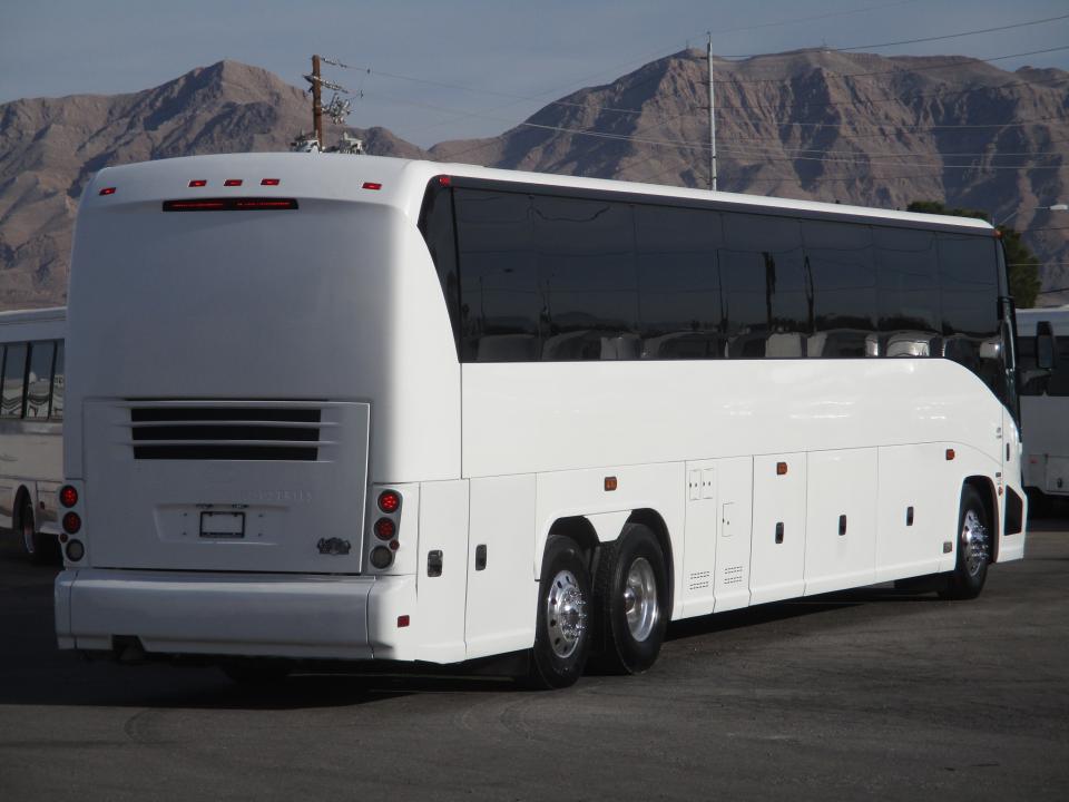 2012 MCI J4500 Coach with ISX Cummins C66271 - Image 5