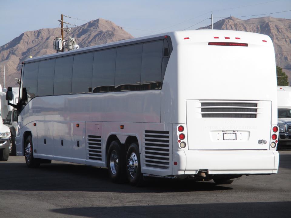 2012 MCI J4500 Coach with ISX Cummins C66271 - Image 7