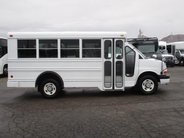 2006 Collins Bus Bantam Daycare Bus B34270 - Image 4
