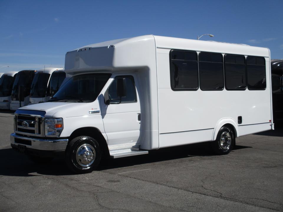 2018 Goshen Impulse Lift Equipped Shuttle S01409 - Image 3