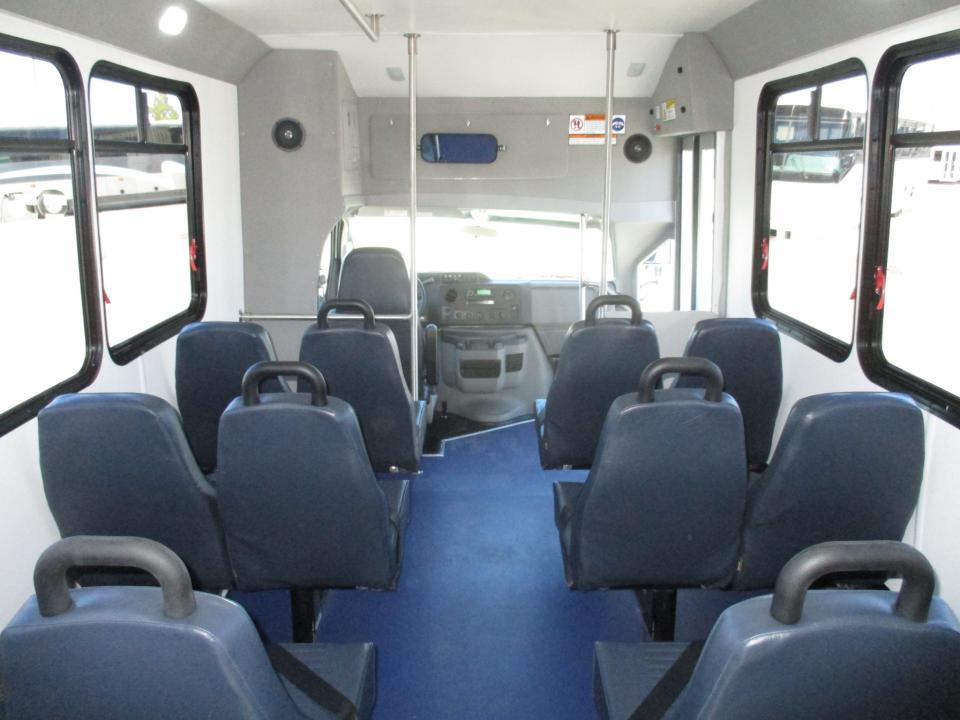 2018 Goshen Impulse Lift Equipped Shuttle S01409 - Image 10