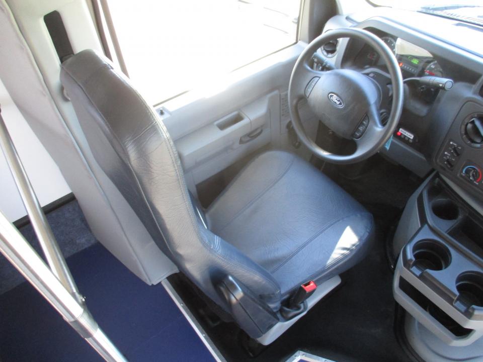 2018 Goshen Impulse Lift Equipped Shuttle S01409 - Image 11