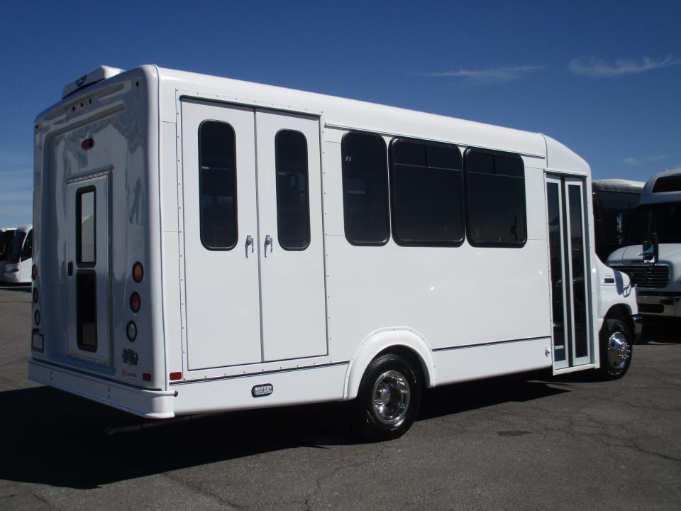 2018 Goshen Impulse Lift Equipped Shuttle S01409 - Image 7