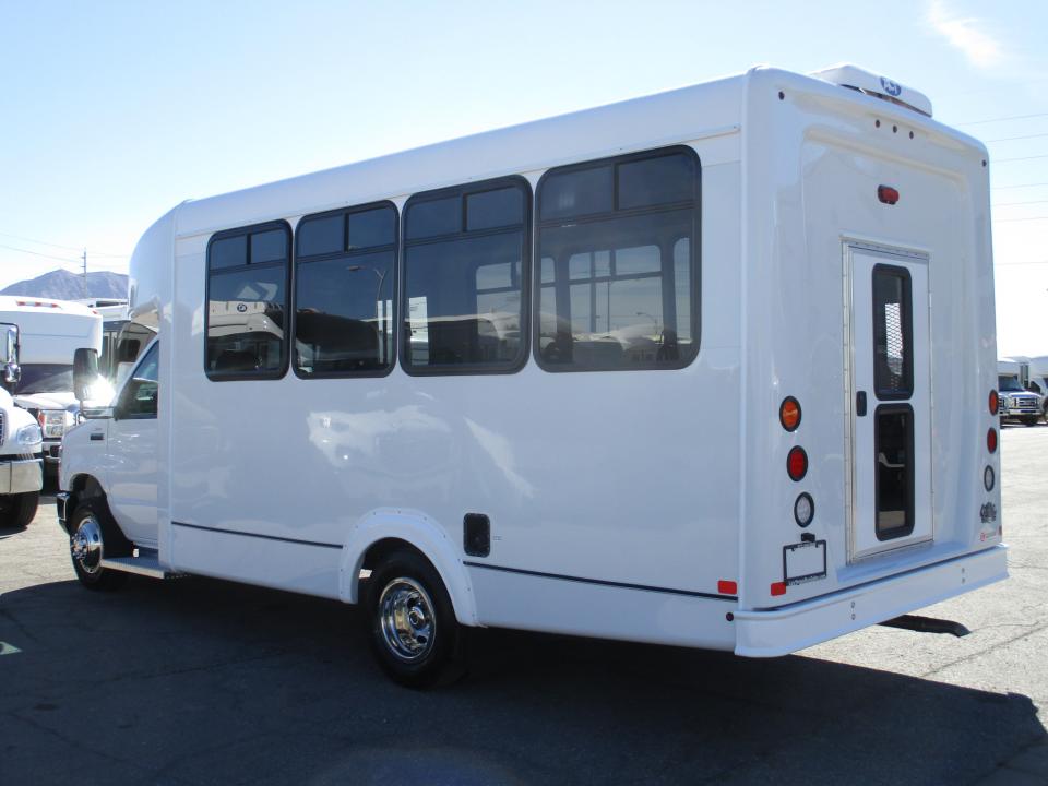 2018 Goshen Impulse Lift Equipped Shuttle S01409 - Image 5