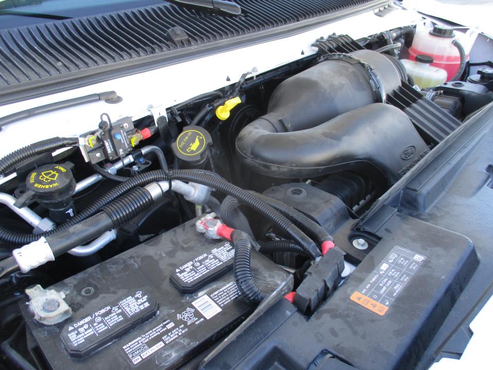 2018 Goshen Impulse Lift Equipped Shuttle S01409 - Image 12