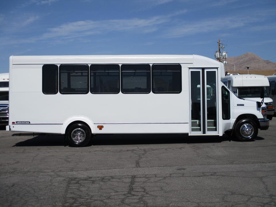 2018 ElDorado Advantage Executive Shuttle Bus S20855 - Image 4