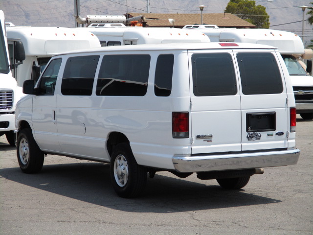 2011 ford e350 passenger van