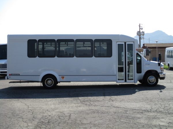 2018 ElDorado Advantage Executive Shuttle S29756 - Image 4