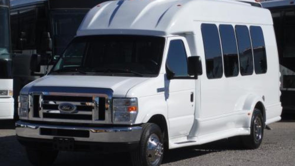 Used Shuttle Bus 09 Ford 50 Turtle Top For 14 Passengers With Rear Luggage And Only Miles S Las Vegas Bus Sales Used Shuttle Bus 09 Ford 50 Turtle Top For 14 Passengers With Rear Luggage And Only Miles S Las Vegas Bus Sales