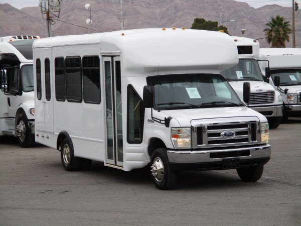 2008 Starcraft Allstar Lift Equipped Shuttle Bus S44418