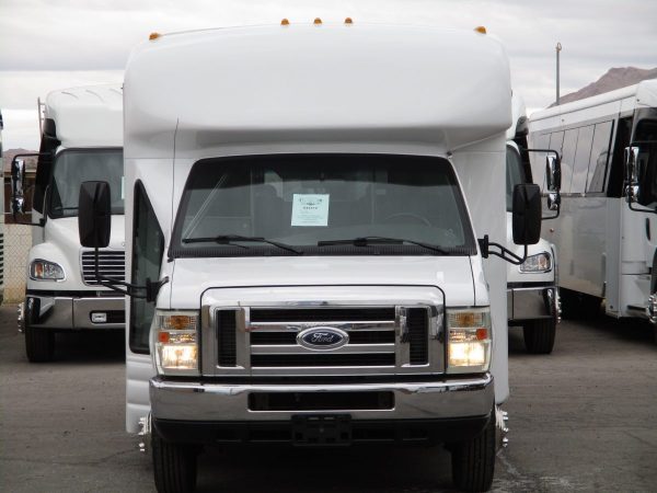 2008 Starcraft Allstar Lift Equipped Shuttle Bus S44418 - Image 2