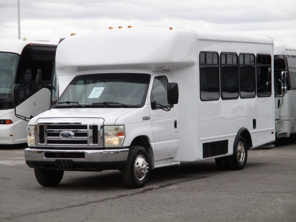 2008 Starcraft Allstar Lift Equipped Shuttle Bus S44418 - Image 3