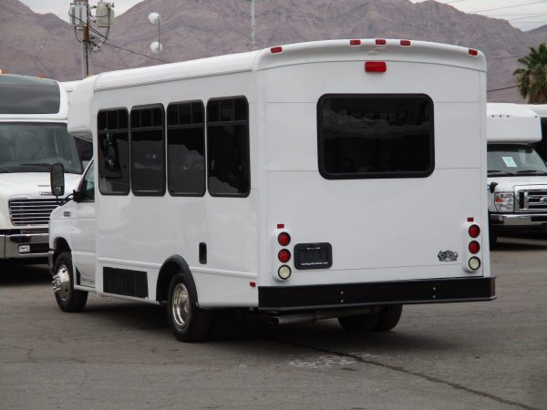 2008 Starcraft Allstar Lift Equipped Shuttle Bus S44418 - Image 5