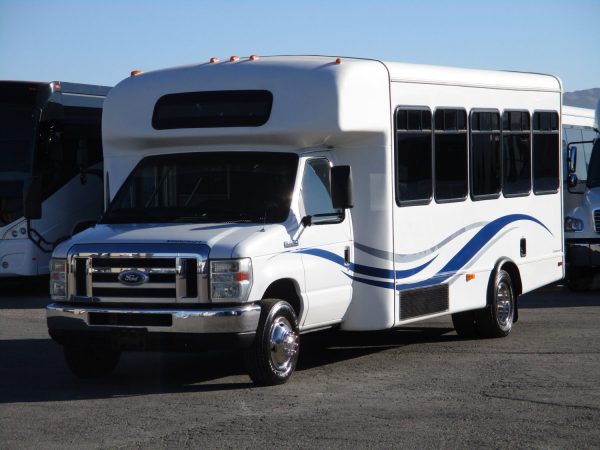 2009 Starcraft Allstar Lift Equipped Shuttle Bus S37945 - Image 3
