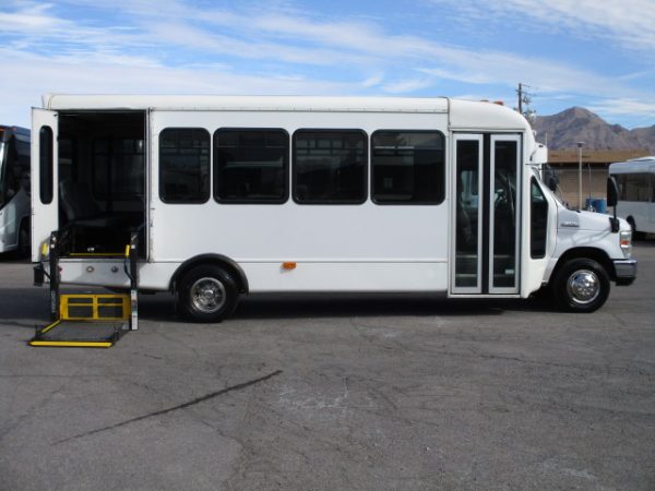 2009 Starcraft Allstar Lift Equipped Shuttle Bus S42151 - Image 4