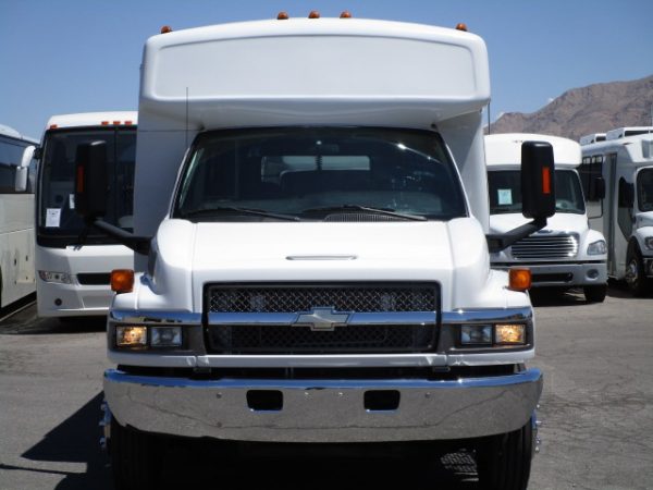 2009 Champion Defender Lift Equipped Shuttle Bus S06636 - Image 2