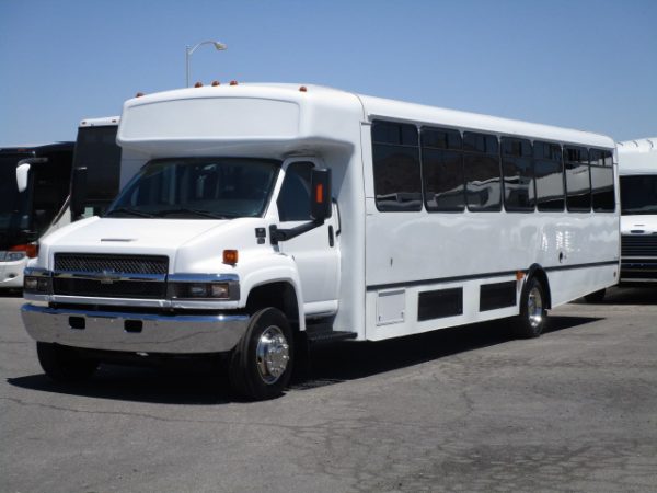 2009 Champion Defender Lift Equipped Shuttle Bus S06636 - Image 3