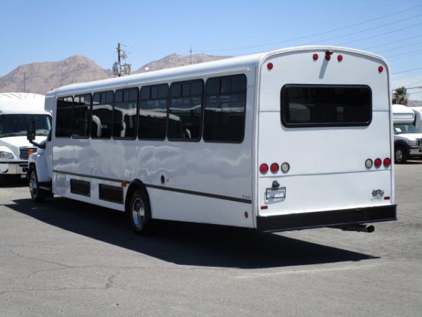 2009 Champion Defender Lift Equipped Shuttle Bus S06636 - Image 5