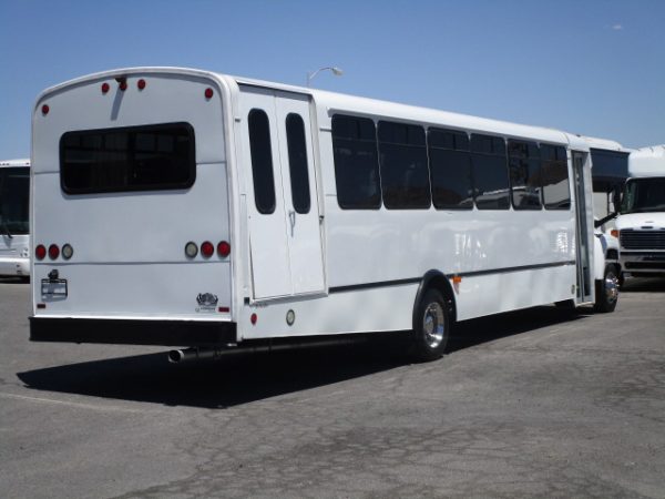 2009 Champion Defender Lift Equipped Shuttle Bus S06636 - Image 7
