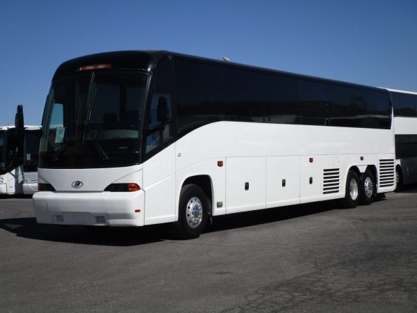 2007 MCI J4500 Lift Equipped Highway Coach C63902 - Image 3