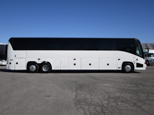 2007 MCI J4500 Lift Equipped Highway Coach C63902 - Image 4