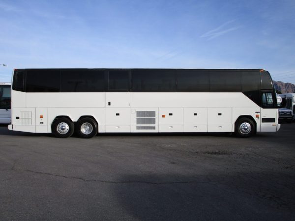 2004 Prevost H3-45 Lift Equipped Highway Coach C14850 - Image 4