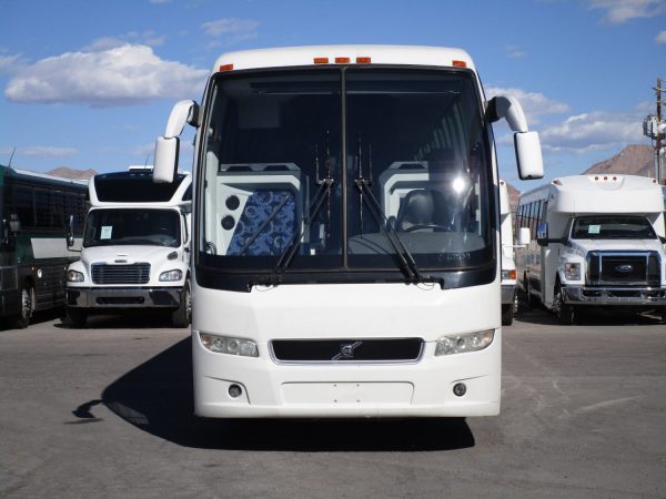 2014 Volvo 9700 Luxury Highway Coach C67539 Front View