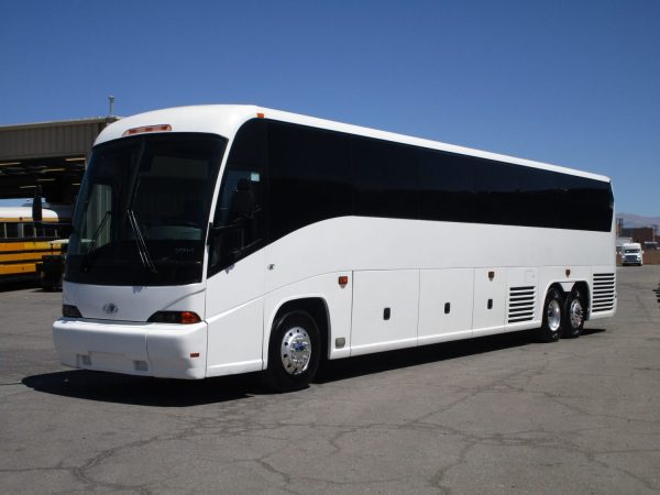 2007 MCI J4500 Lift Equipped Highway Coach C63904 - Image 3