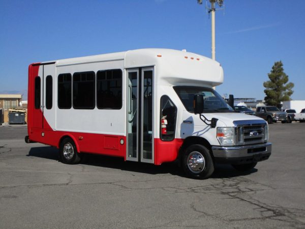 2014 Starcraft Allstar Lift Equipped Shuttle Bus S17991