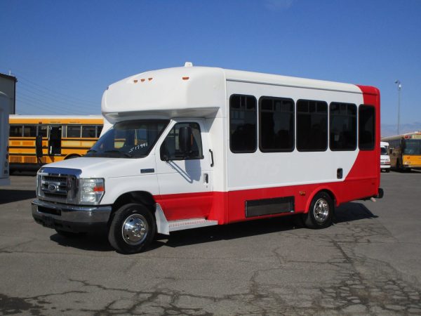 2014 Starcraft Allstar Lift Equipped Shuttle Bus S17991 - Image 3