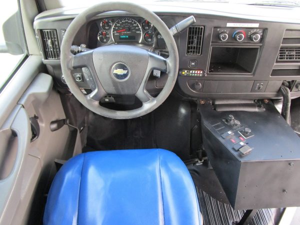 2011 Glaval Lift Equipped Shuttle S79604 - Image 12