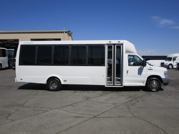 2011 Federal Spirit 27 Shuttle Bus S22746 - Image 4