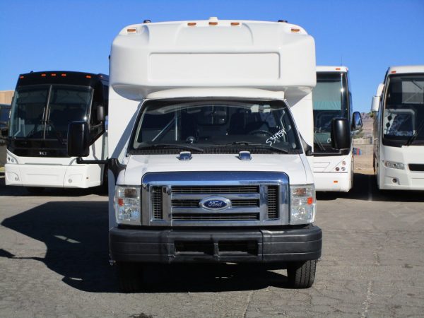2015 Glaval Lift Equipped Shuttle S34954 - Image 2