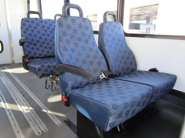 2015 Glaval Lift Equipped Shuttle S34954 - Image 8