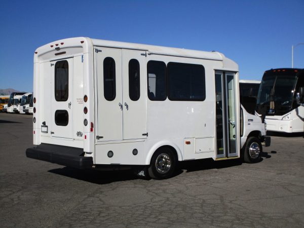 2015 Glaval Lift Equipped Shuttle S34954 - Image 7