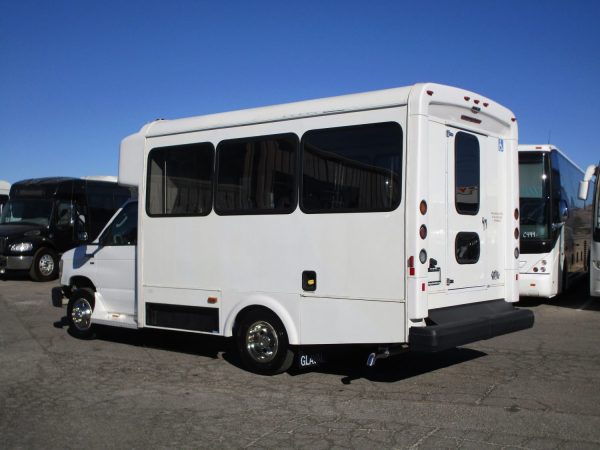 2015 Glaval Lift Equipped Shuttle S34954 - Image 5