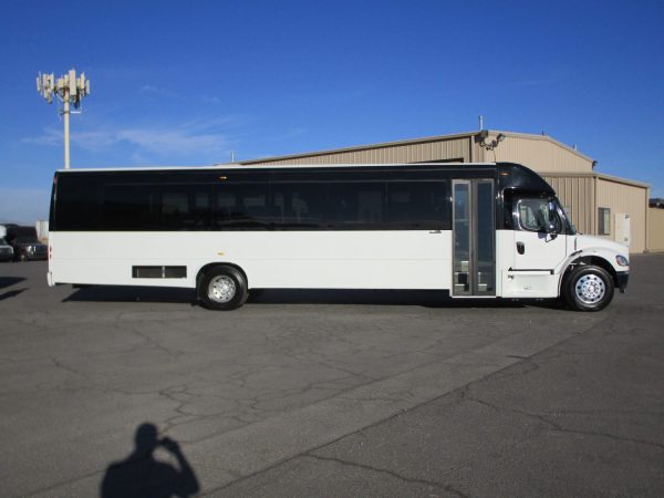 2017 Ameritrans 425 M2 Vista Luxury Shuttle Bus SX0541 - Image 4
