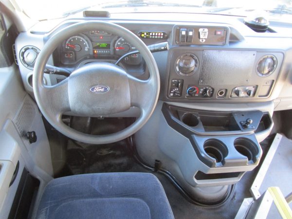 2015 Glaval Lift Equipped Shuttle S34951 - Image 11