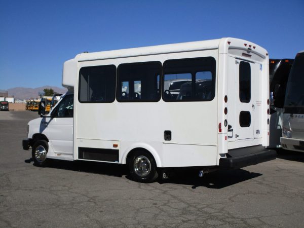 2015 Glaval Lift Equipped Shuttle S34951 - Image 5