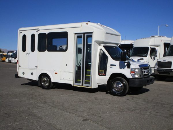 2015 Glaval Lift Equipped Shuttle S34944