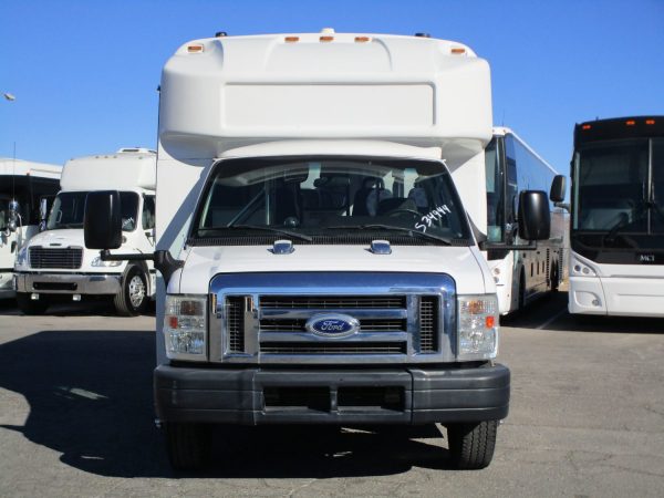 2015 Glaval Lift Equipped Shuttle S34944 - Image 2