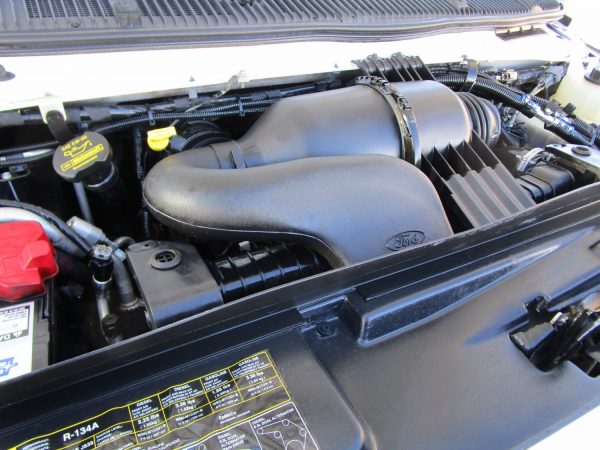 2015 Glaval Lift Equipped Shuttle S34944 - Image 12